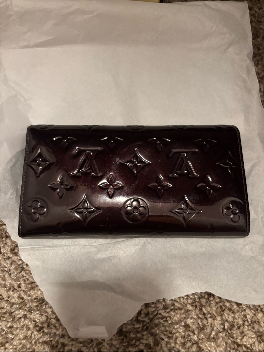 Louis Vuitton Amarante Vernis Patent Monogram Sara Envelope Wallet - Picture 6 of 14